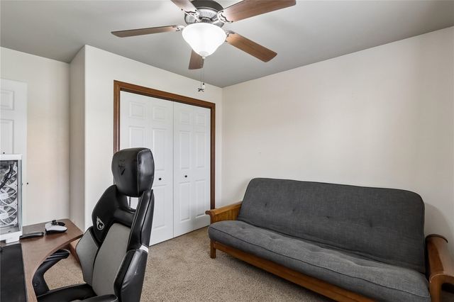 1542 Red Oak Dr, North Liberty, IA 52317