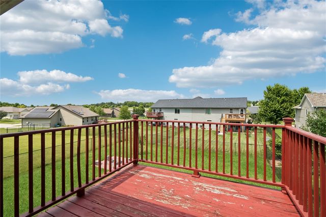 1542 Red Oak Dr, North Liberty, IA 52317