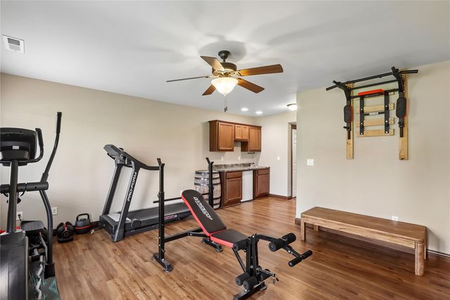 1542 Red Oak Dr, North Liberty, IA 52317