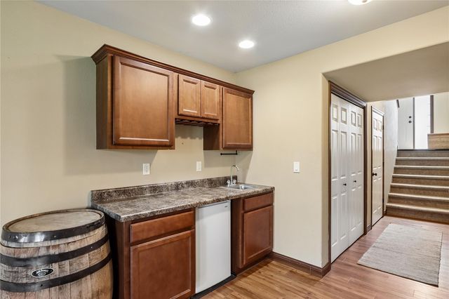 1542 Red Oak Dr, North Liberty, IA 52317