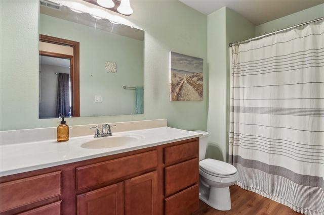 1542 Red Oak Dr, North Liberty, IA 52317