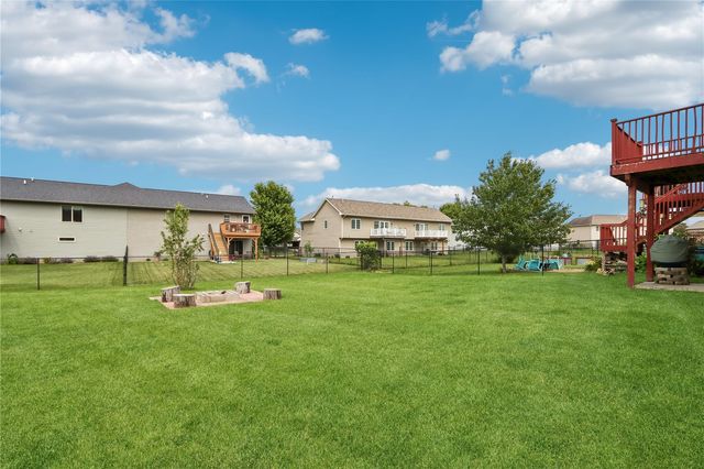 1542 Red Oak Dr, North Liberty, IA 52317
