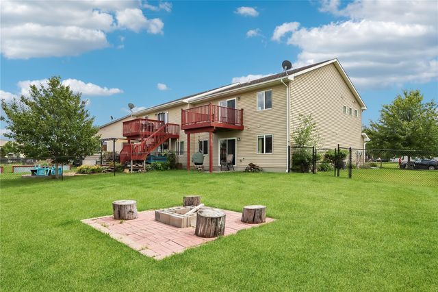 1542 Red Oak Dr, North Liberty, IA 52317
