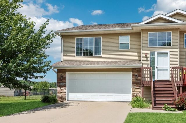 1542 Red Oak Dr, North Liberty, IA 52317