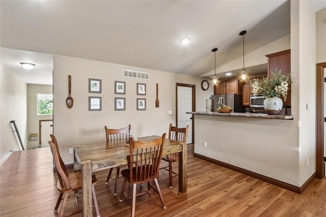 1542 Red Oak Dr, North Liberty, IA 52317