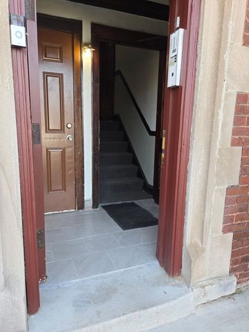 7847 S Paxton Avenue, Chicago, IL 60649