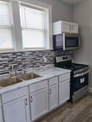 7847 S Paxton Avenue, Chicago, IL 60649