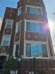 7847 S Paxton Avenue, Chicago, IL 60649