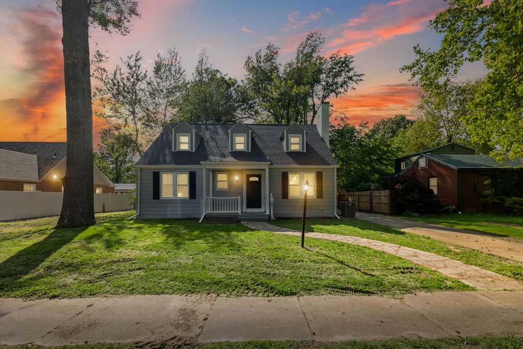 Image 1 of property listing at 418 Cedar Street, Centralia, IL 62801