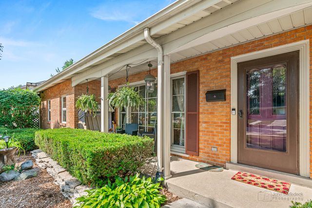 330 N Country Club Drive, Addison, IL 60101