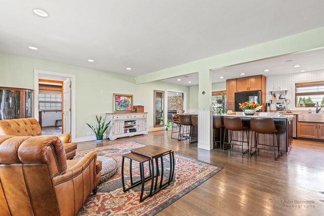 330 N Country Club Drive, Addison, IL 60101