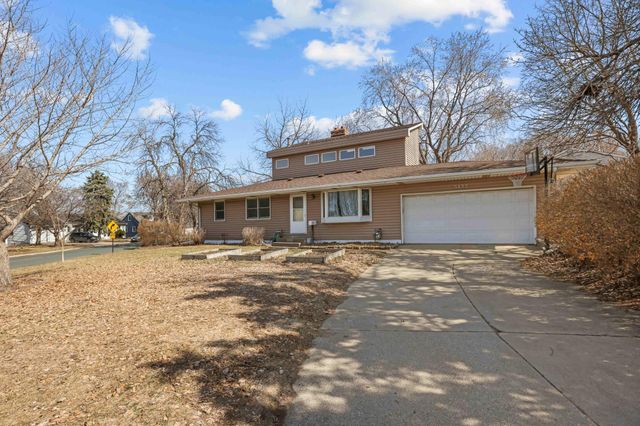 5492 Altura Road NE, Fridley, MN 55421