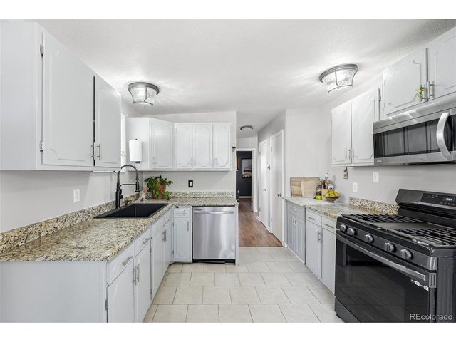 10050 W Kline Dr, Denver, CO 80215