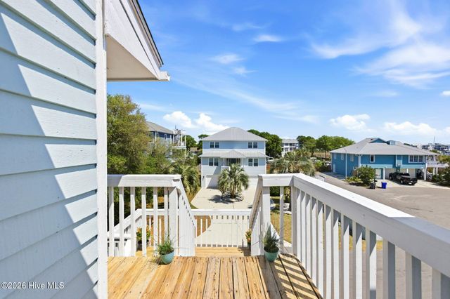 105 Teakwood Drive Apt 702, Carolina Beach, NC 28428
