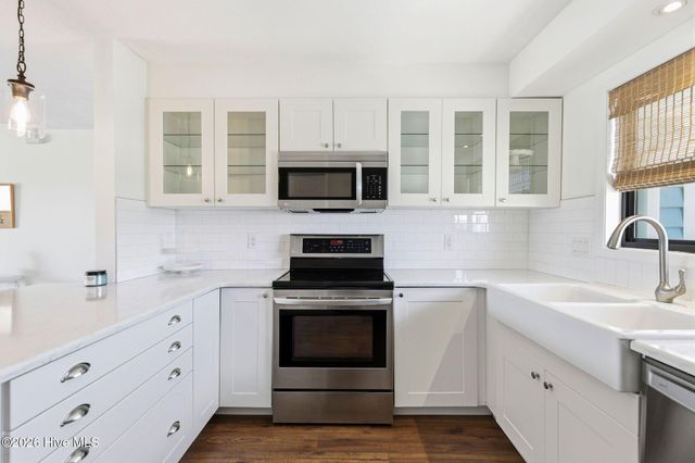 105 Teakwood Drive Apt 702, Carolina Beach, NC 28428