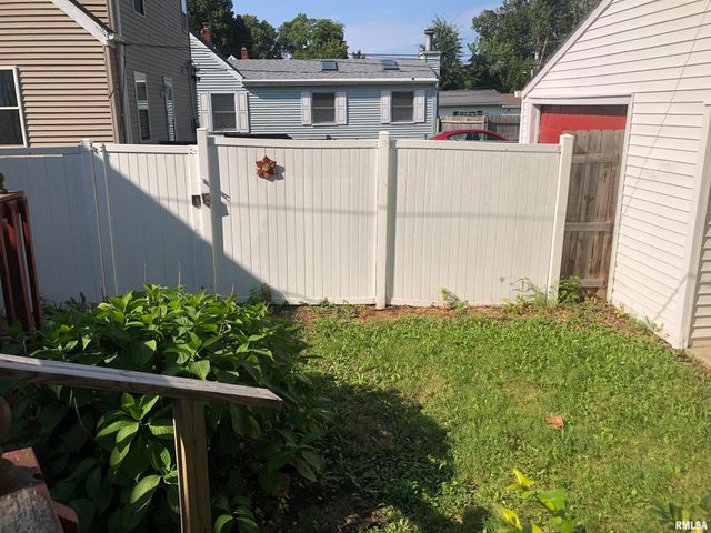 2004 N 22ND Street, Springfield, IL 62702