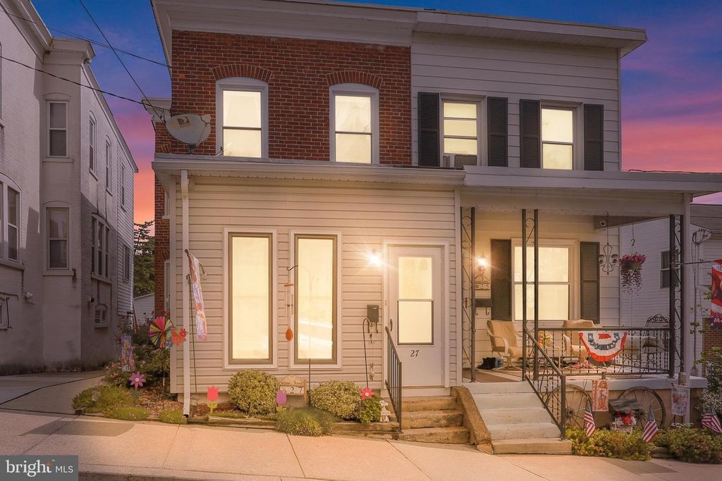 27 APPLE ST, BOYERTOWN, PA 19512 — exterior