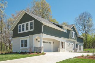 930 Park WAY, Delafield, WI 53018