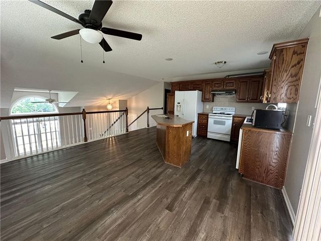 17571 W 162nd Street, Olathe, KS 66062