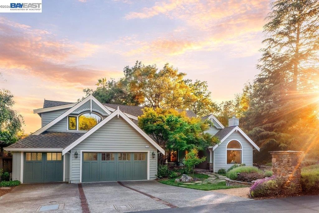 Image 1 of property listing at 715 Fair Oaks Dr, Alamo, CA 94507