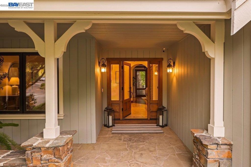 Image 10 of property listing at 715 Fair Oaks Dr, Alamo, CA 94507