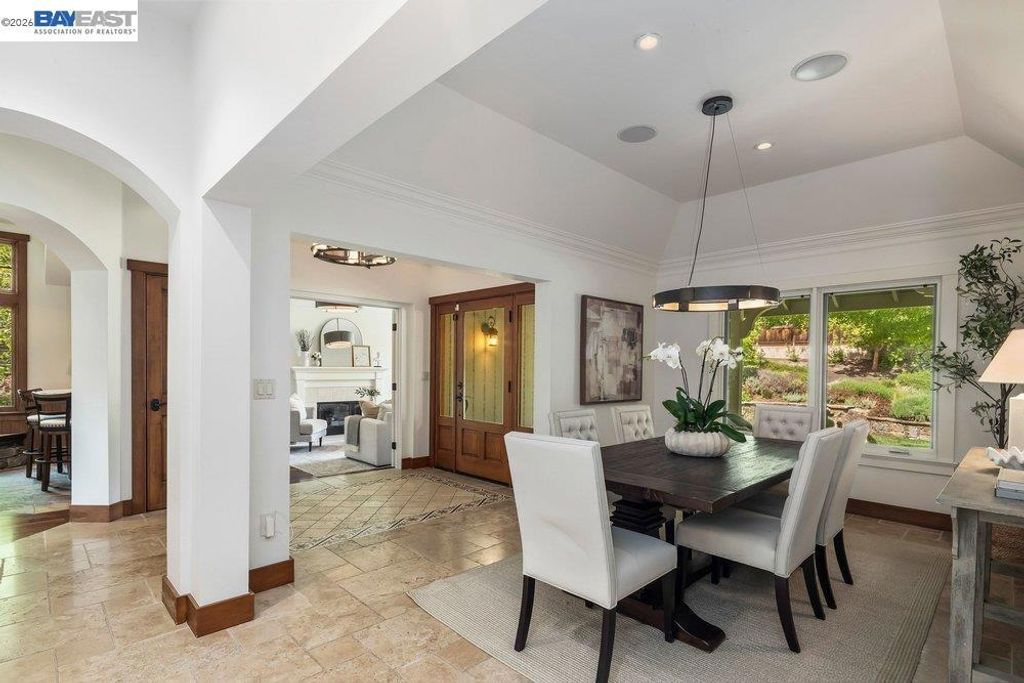 Image 11 of property listing at 715 Fair Oaks Dr, Alamo, CA 94507