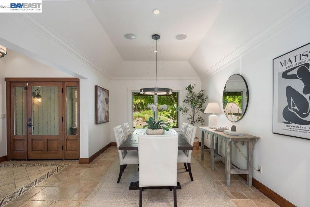 Image 12 of property listing at 715 Fair Oaks Dr, Alamo, CA 94507