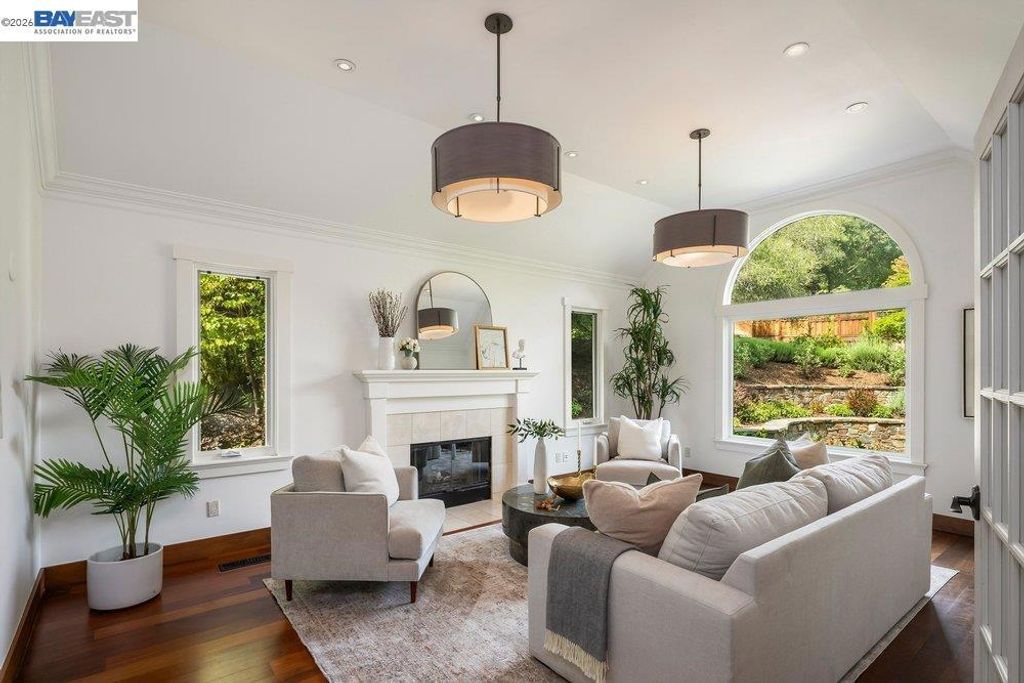 Image 14 of property listing at 715 Fair Oaks Dr, Alamo, CA 94507