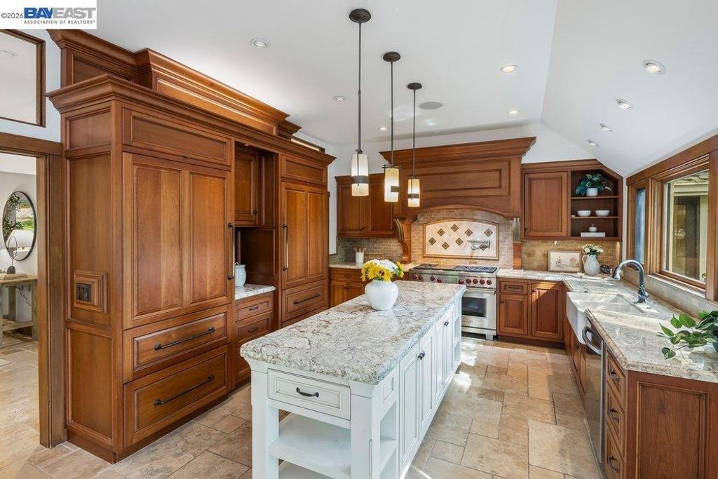 Image 17 of property listing at 715 Fair Oaks Dr, Alamo, CA 94507