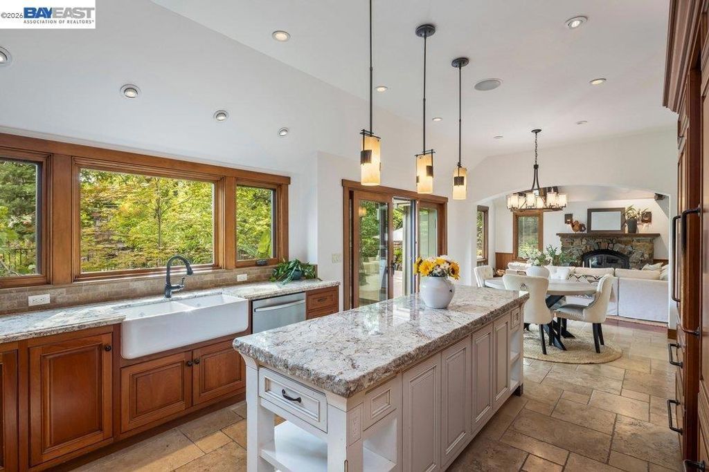 Image 18 of property listing at 715 Fair Oaks Dr, Alamo, CA 94507