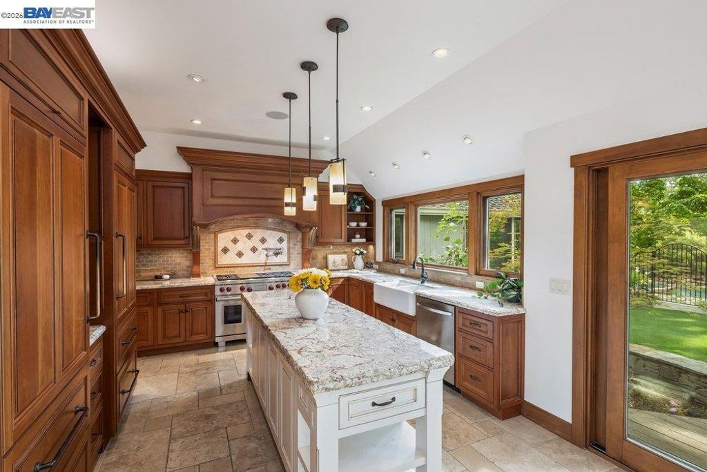 Image 19 of property listing at 715 Fair Oaks Dr, Alamo, CA 94507