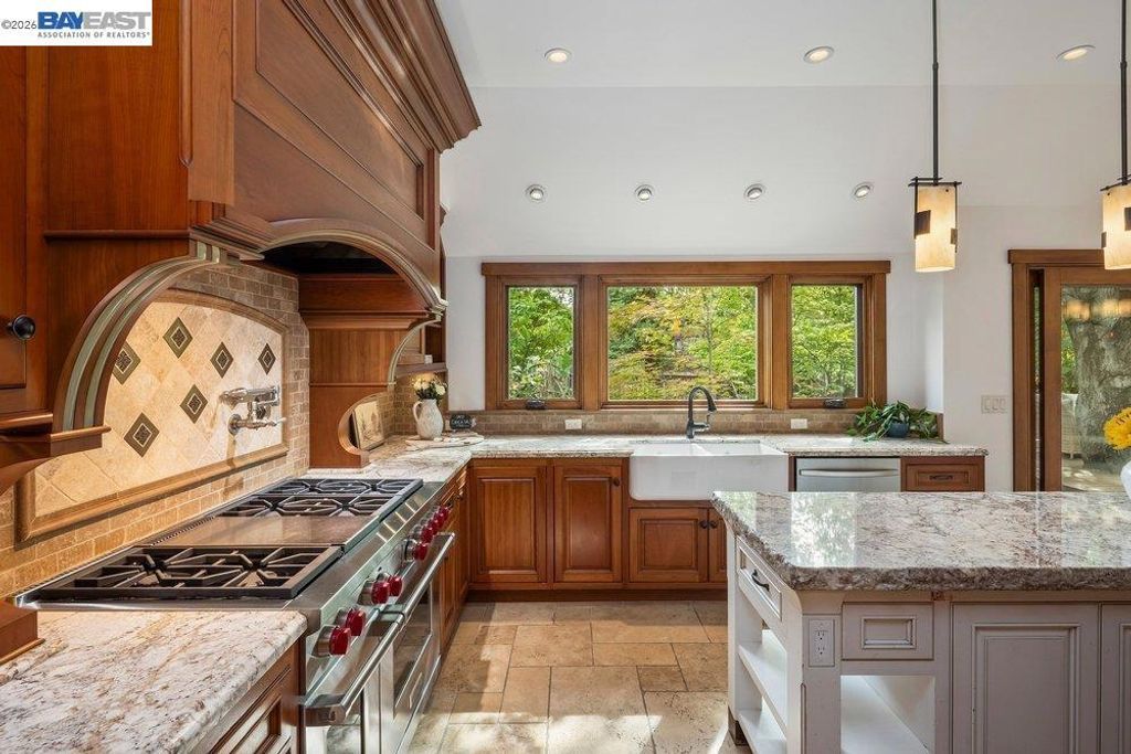 Image 20 of property listing at 715 Fair Oaks Dr, Alamo, CA 94507