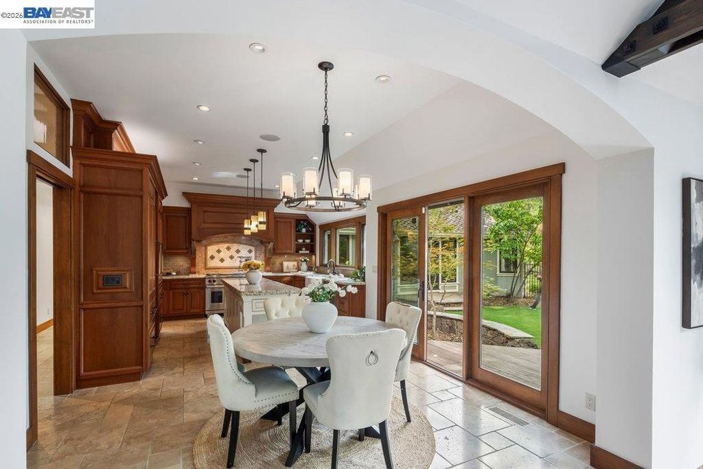 Image 21 of property listing at 715 Fair Oaks Dr, Alamo, CA 94507