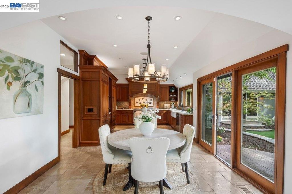 Image 23 of property listing at 715 Fair Oaks Dr, Alamo, CA 94507