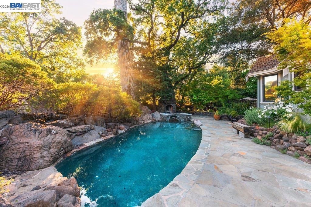 Image 3 of property listing at 715 Fair Oaks Dr, Alamo, CA 94507