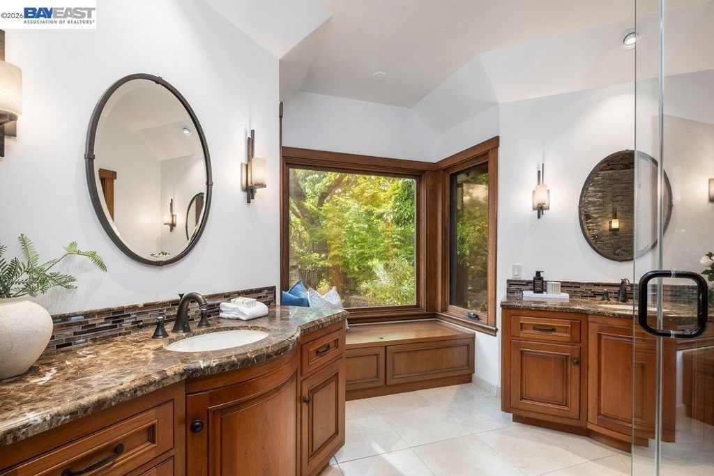 Image 33 of property listing at 715 Fair Oaks Dr, Alamo, CA 94507