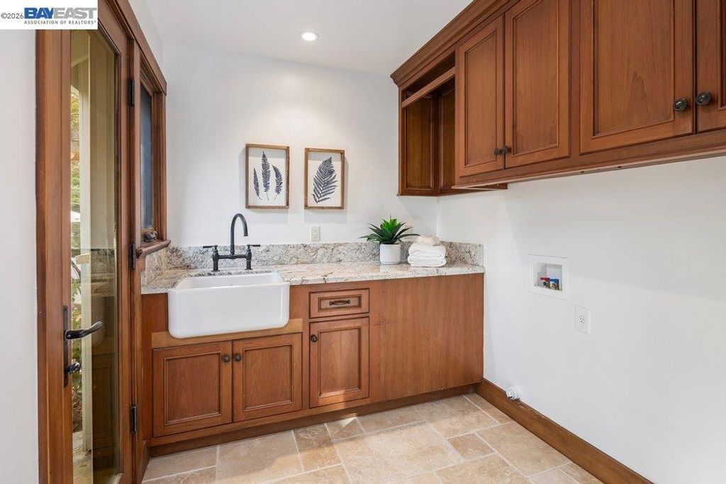 Image 37 of property listing at 715 Fair Oaks Dr, Alamo, CA 94507