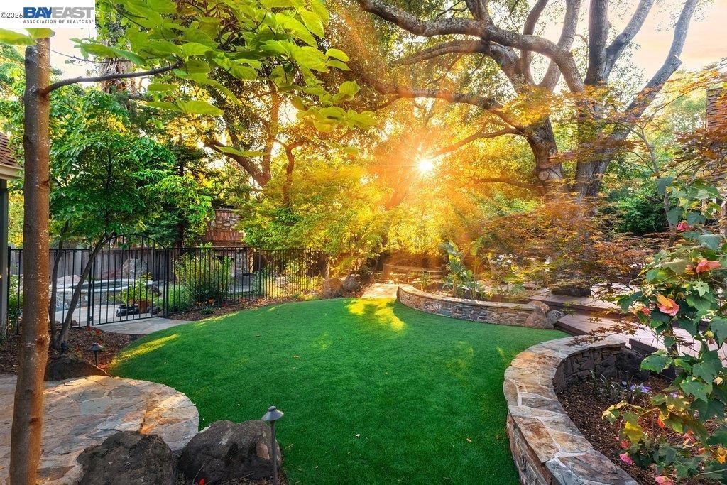 Image 4 of property listing at 715 Fair Oaks Dr, Alamo, CA 94507