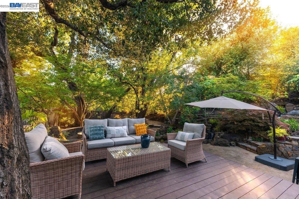 Image 5 of property listing at 715 Fair Oaks Dr, Alamo, CA 94507