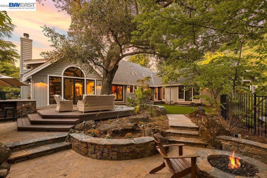 Image 6 of property listing at 715 Fair Oaks Dr, Alamo, CA 94507