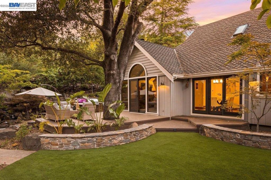 Image 7 of property listing at 715 Fair Oaks Dr, Alamo, CA 94507