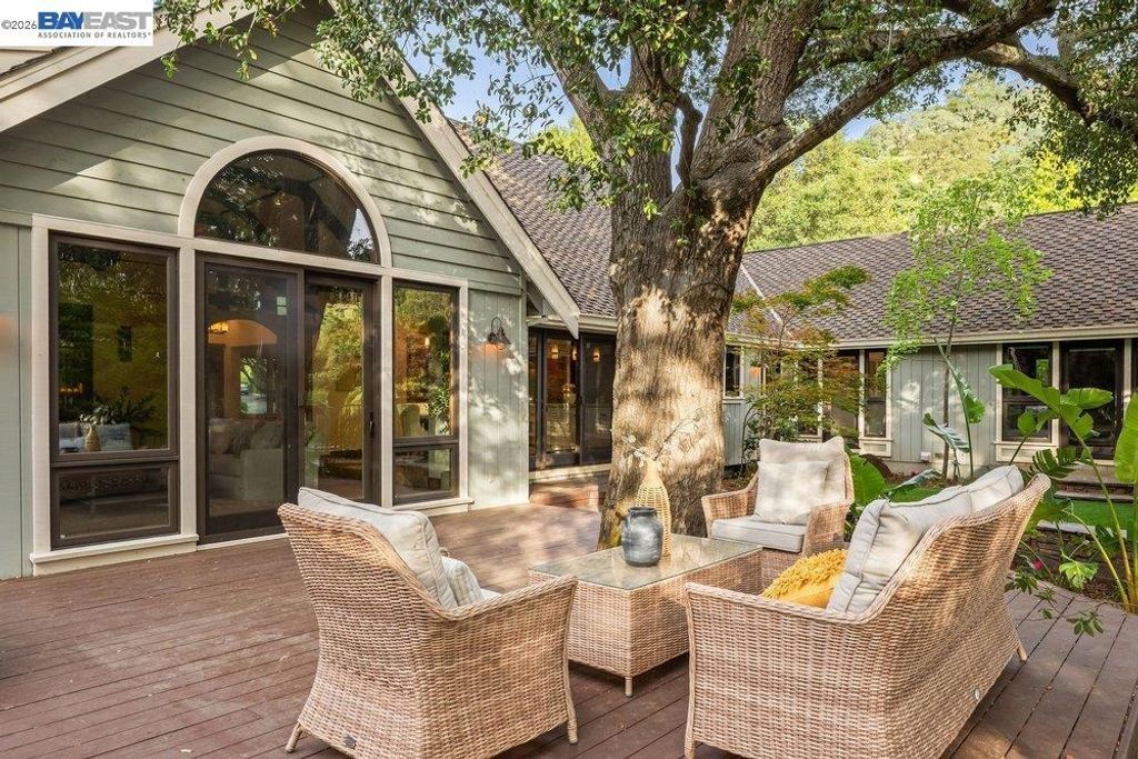 Image 9 of property listing at 715 Fair Oaks Dr, Alamo, CA 94507