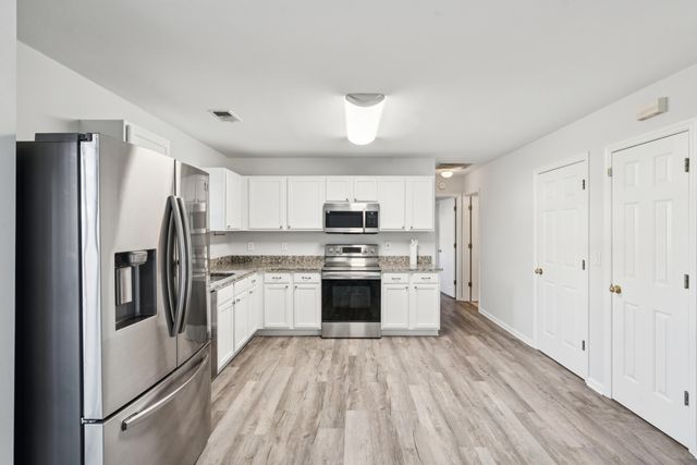 8050 Long Shadow Lane, North Charleston, SC 29406