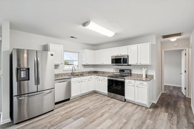 8050 Long Shadow Lane, North Charleston, SC 29406