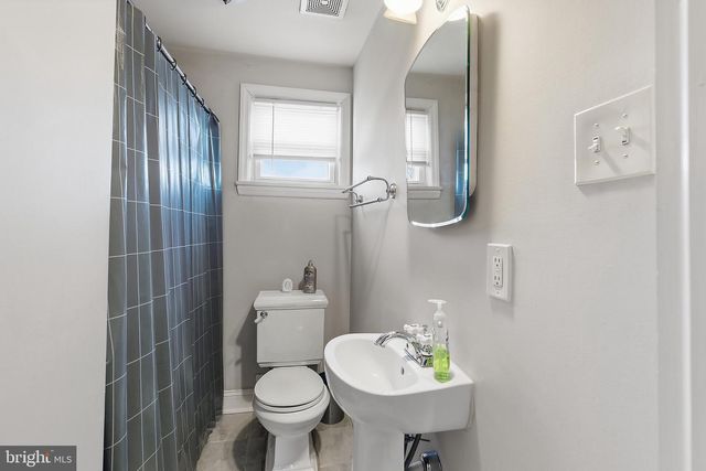 225 DELAWARE AVE, Riverside, NJ 08075