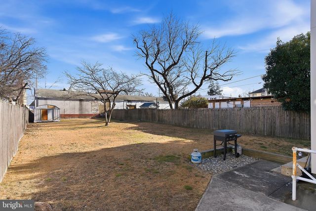 225 DELAWARE AVE, Riverside, NJ 08075