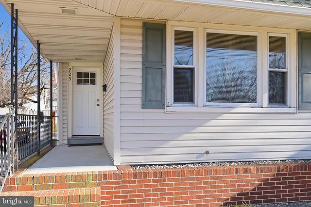 225 DELAWARE AVE, Riverside, NJ 08075