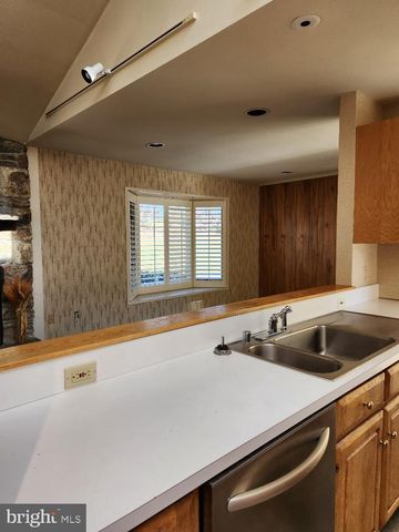 8410 HAWKINS CREAMERY RD, Gaithersburg, MD 20882