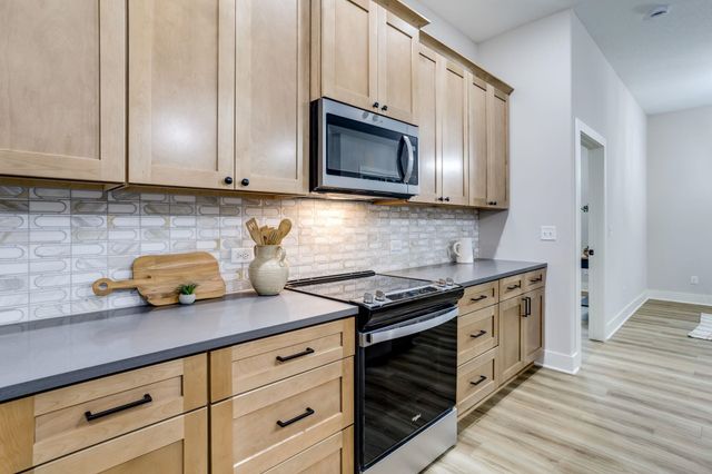 9104 E 33rd Cir S, Wichita, KS 67210