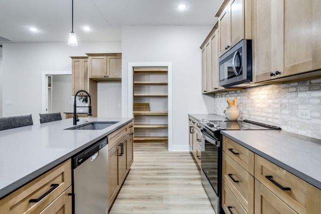 9104 E 33rd Cir S, Wichita, KS 67210